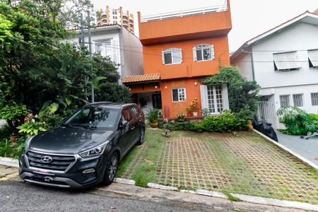 Casa de condomínio à venda com 230m², 4 quartos e 3 vagasFachada e garagem