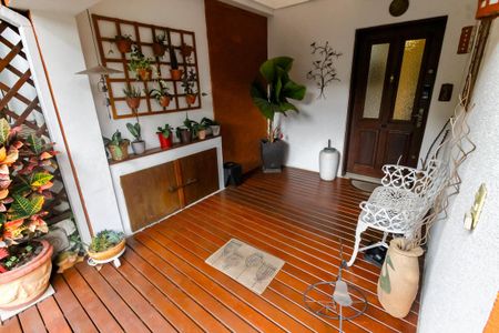 Casa de condomínio à venda com 230m², 4 quartos e 3 vagasEntrada