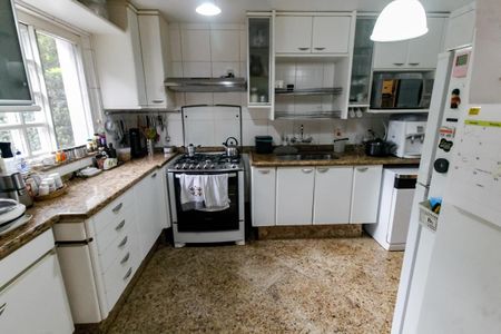 Casa de condomínio à venda com 230m², 4 quartos e 3 vagasCozinha - Armários
