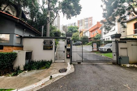 Casa de condomínio à venda com 230m², 4 quartos e 3 vagasFachado do condomínio