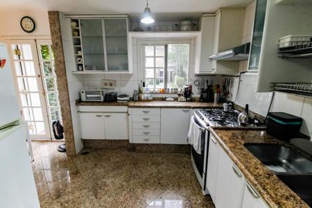 Casa de condomínio à venda com 230m², 4 quartos e 3 vagasCozinha - Armários