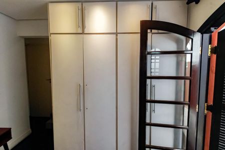 Casa de condomínio à venda com 230m², 4 quartos e 3 vagasSuíte 3 - armários