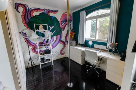 Casa de condomínio à venda com 230m², 4 quartos e 3 vagasSuíte 2