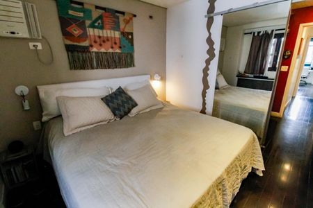 Casa de condomínio à venda com 230m², 4 quartos e 3 vagasSuíte 4