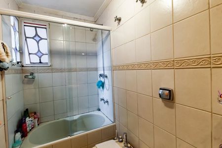 Casa de condomínio à venda com 230m², 4 quartos e 3 vagasBanheiro da Suíte 1 - chuveiro