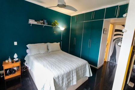 Casa de condomínio à venda com 230m², 4 quartos e 3 vagasSuíte 1 - armários