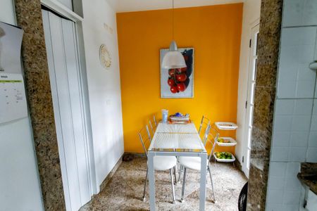 Casa de condomínio à venda com 230m², 4 quartos e 3 vagasCopa