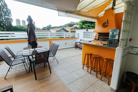 Casa de condomínio à venda com 230m², 4 quartos e 3 vagasÁrea gourmet