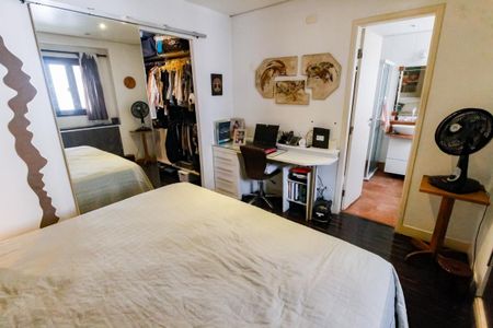 Casa de condomínio à venda com 230m², 4 quartos e 3 vagasSuíte 4