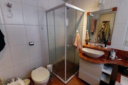 Casa de condomínio à venda com 230m², 4 quartos e 3 vagasBanheiro da Suíte 4 - chuveiro