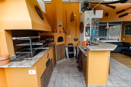 Casa de condomínio à venda com 230m², 4 quartos e 3 vagasÁrea gourmet - churrasqueira