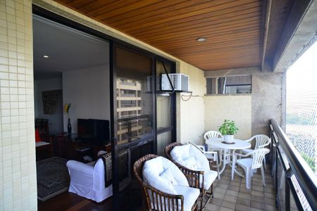 Apartamento para alugar com 139m², 3 quartos e 2 vagasVaranda
