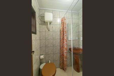 Banheiro Social de casa para alugar com 1 quarto, 18m² em Bacacheri, Curitiba