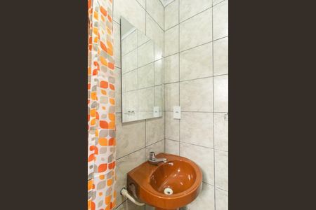 Banheiro Social de casa para alugar com 1 quarto, 18m² em Bacacheri, Curitiba