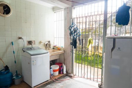 Casa para alugar com 100m², 2 quartos e 2 vagasLavanderia