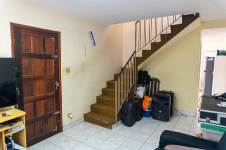 Casa para alugar com 100m², 2 quartos e 2 vagasSala