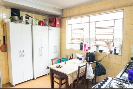 Casa para alugar com 100m², 2 quartos e 2 vagasCozinha