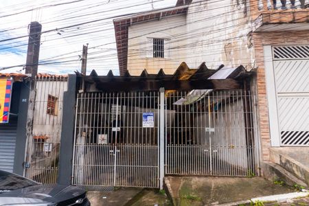 Casa para alugar com 100m², 2 quartos e 2 vagasFachada