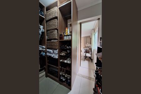 Casa à venda com 234m², 3 quartos e 2 vagas Casa à venda com 234m², 3 quartos e 2 vagasCloset da suíte 2