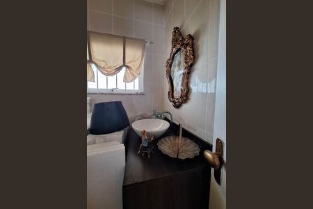 Casa à venda com 234m², 3 quartos e 2 vagas Casa à venda com 234m², 3 quartos e 2 vagasLavabo