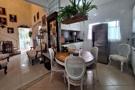 Casa à venda com 234m², 3 quartos e 2 vagas Casa à venda com 234m², 3 quartos e 2 vagasCozinha
