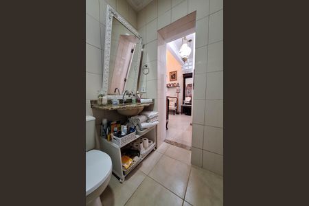 Casa à venda com 234m², 3 quartos e 2 vagas Casa à venda com 234m², 3 quartos e 2 vagasBanheiro Social