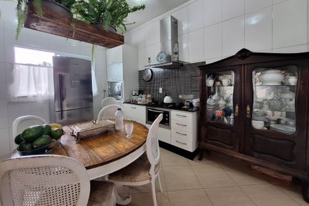 Casa à venda com 234m², 3 quartos e 2 vagas Casa à venda com 234m², 3 quartos e 2 vagasCozinha