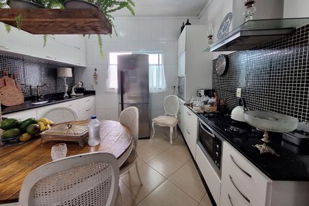 Casa à venda com 234m², 3 quartos e 2 vagas Casa à venda com 234m², 3 quartos e 2 vagasCozinha