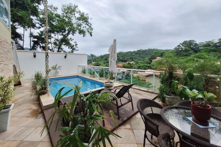 Casa à venda com 234m², 3 quartos e 2 vagas Casa à venda com 234m², 3 quartos e 2 vagasQuintal