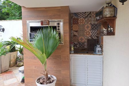 Casa à venda com 234m², 3 quartos e 2 vagas Casa à venda com 234m², 3 quartos e 2 vagasQuintal