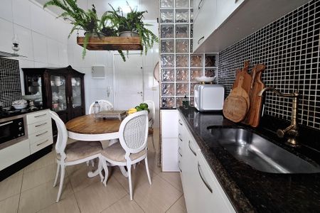 Casa à venda com 234m², 3 quartos e 2 vagas Casa à venda com 234m², 3 quartos e 2 vagasCozinha