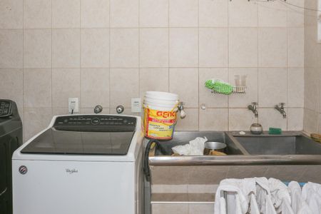 Casa à venda com 470m², 5 quartos e 4 vagas Casa à venda com 470m², 5 quartos e 4 vagasÁrea de Serviço