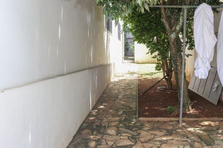 Casa à venda com 470m², 5 quartos e 4 vagas Casa à venda com 470m², 5 quartos e 4 vagasCorredor externo