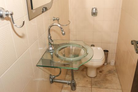 Casa à venda com 470m², 5 quartos e 4 vagas Casa à venda com 470m², 5 quartos e 4 vagasLavabo