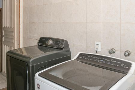 Casa à venda com 470m², 5 quartos e 4 vagas Casa à venda com 470m², 5 quartos e 4 vagasÁrea de Serviço