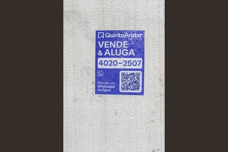 Casa à venda com 470m², 5 quartos e 4 vagas Casa à venda com 470m², 5 quartos e 4 vagasFachada