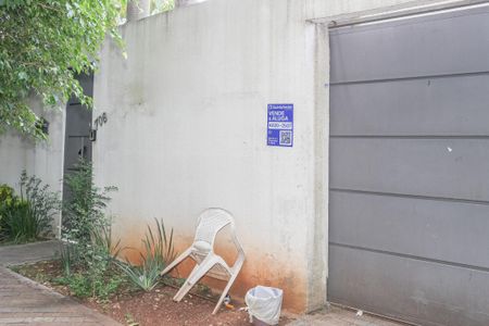 Casa à venda com 470m², 5 quartos e 4 vagas Casa à venda com 470m², 5 quartos e 4 vagasFachada