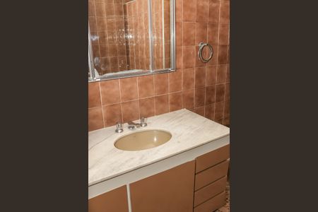 Casa à venda com 470m², 5 quartos e 4 vagas Casa à venda com 470m², 5 quartos e 4 vagasBanheiro da Suíte 2