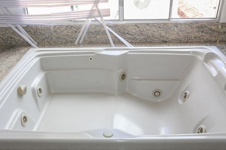 Casa à venda com 470m², 5 quartos e 4 vagas Casa à venda com 470m², 5 quartos e 4 vagasBanheiro da Suíte 1