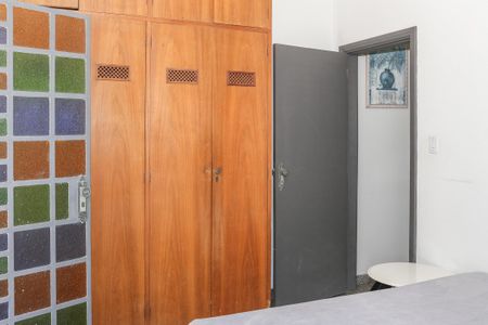 Casa à venda com 470m², 5 quartos e 4 vagas Casa à venda com 470m², 5 quartos e 4 vagasQuarto 5