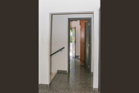 Casa à venda com 470m², 5 quartos e 4 vagas Casa à venda com 470m², 5 quartos e 4 vagasCorredor