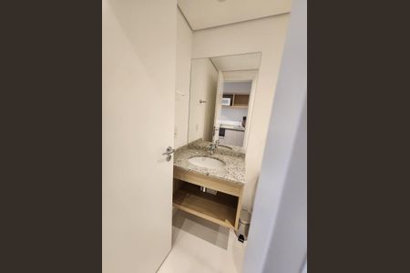 Banheiro de kitnet/studio para alugar com 1 quarto, 23m² em República, São Paulo
