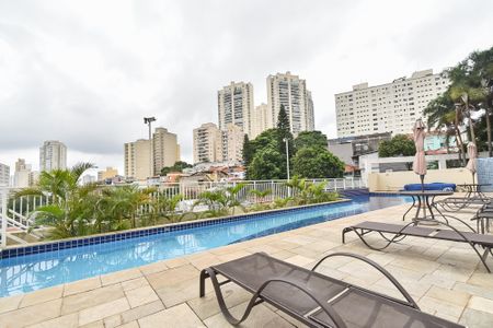Apartamento à venda com 81m², 2 quartos e 2 vagas Apartamento à venda com 81m², 2 quartos e 2 vagasÁrea comum - Piscina