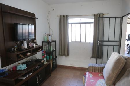 Sala de casa à venda com 2 quartos, 360m² em Água Branca, Contagem