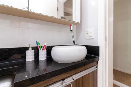 Casa de condomínio à venda com 77m², 2 quartos e 2 vagasBanheiro 1