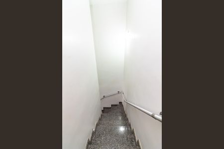 Casa de condomínio à venda com 77m², 2 quartos e 2 vagasEscada