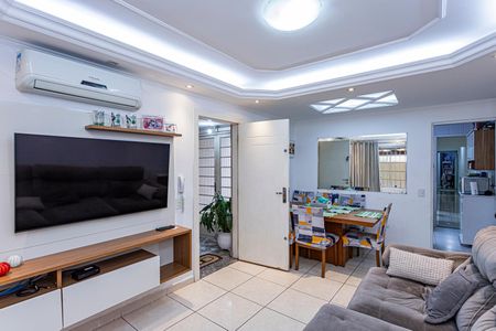 Casa à venda com 105m², 4 quartos e 2 vagas Casa à venda com 105m², 4 quartos e 2 vagasSala