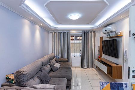 Sala de casa à venda com 4 quartos, 105m² em Vila Miriam, São Paulo