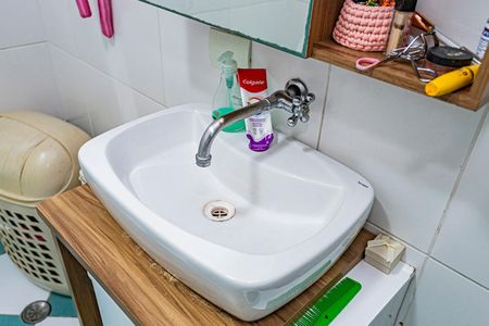 Casa à venda com 105m², 4 quartos e 2 vagasBanheiro 1