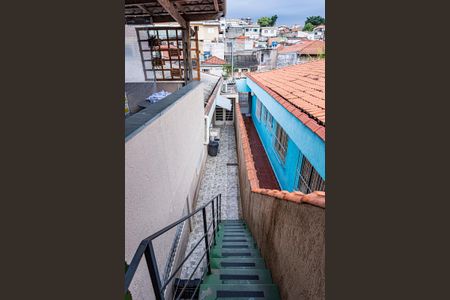 Casa à venda com 105m², 4 quartos e 2 vagas Casa à venda com 105m², 4 quartos e 2 vagasEscada